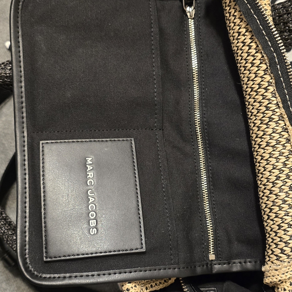 Marc Jacobs Black and Tan Geometric Tote. Cute bag for fall! - Picture 10 of 13